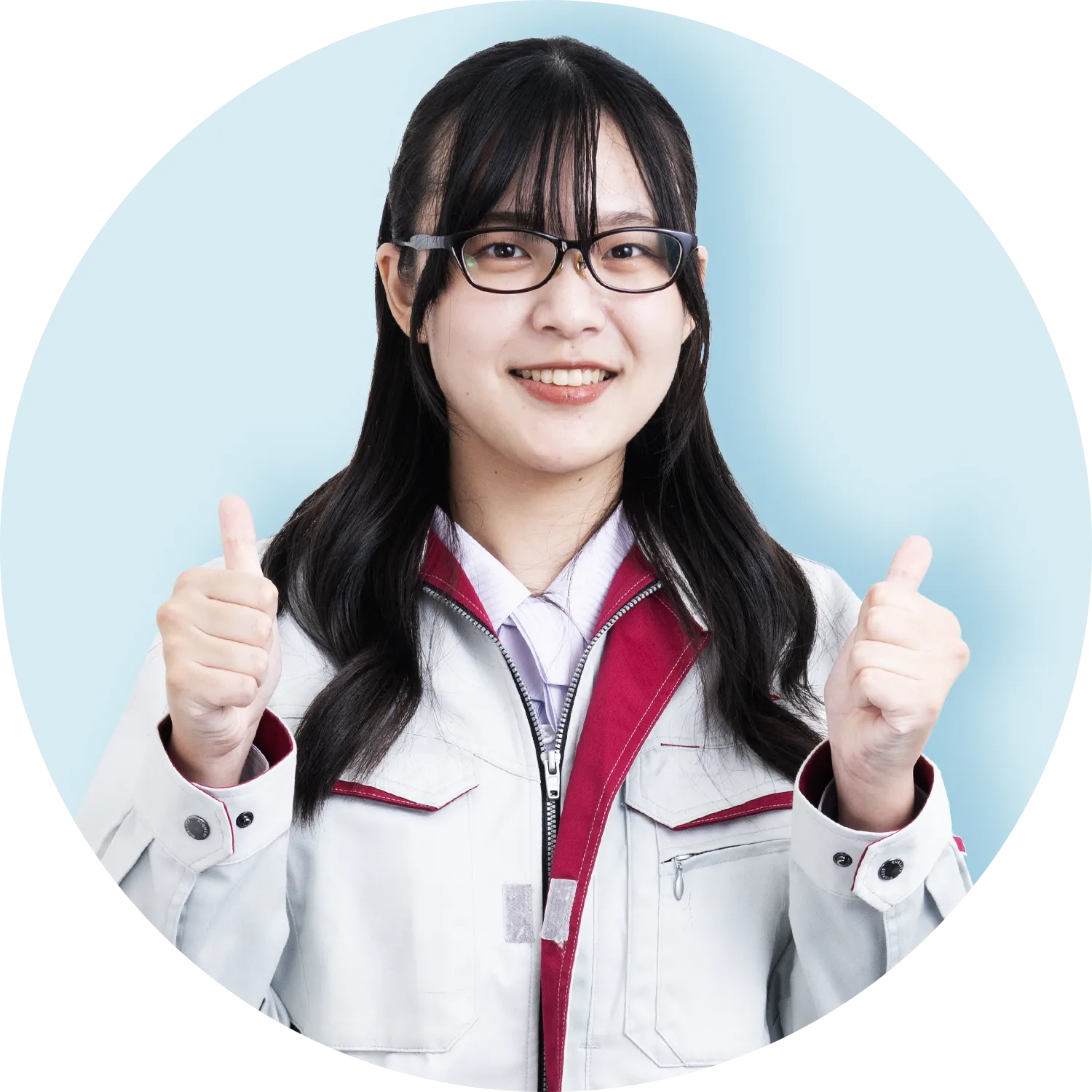 両手でGoodポーズをとるスタッフの写真