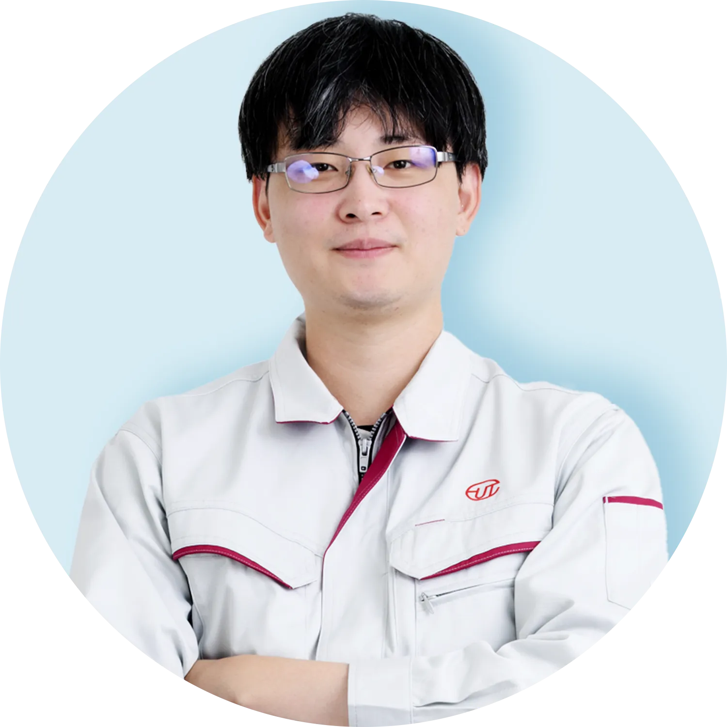 両手でGoodポーズをとるスタッフの写真